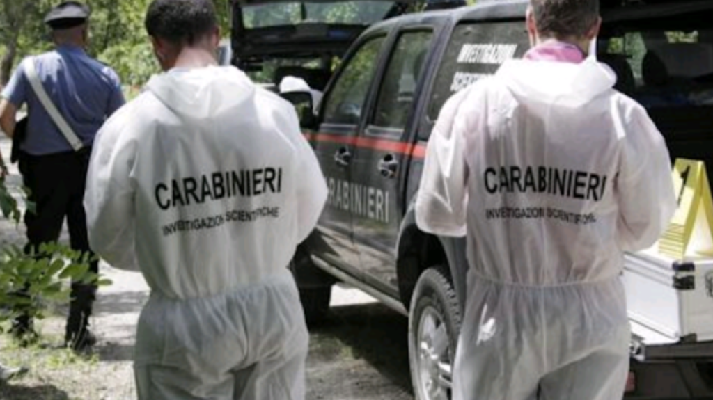 Follia in quarantena, lite in famiglia degenera, diciottenne uccide il padre con a coltellate