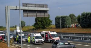 Acerra, incidente mortale in autostrada: la vittima è una donna