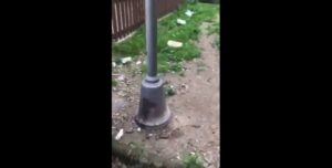 Rifiuti e degrado, i giardinetti del corso Vittorio Emanuele vittime dell'abbandono