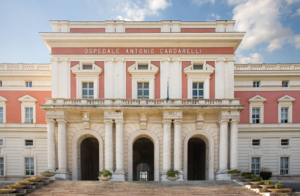 Incendio in via Belvedere al Vomero, è morto l'uomo estratto dalle fiamme