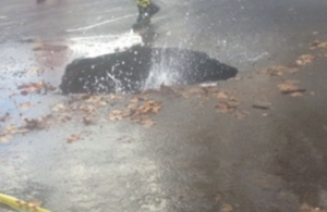 Paura al Vomero, dopo le forti piogge si apre una voragine per strada