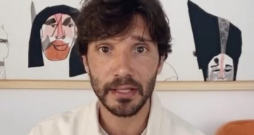 Stefano De Martino si confida con gli amici: "Adesso pensiamo solo a Santiago"