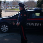 Si registra il primo decesso da Covid 19 nel territorio del comune di Pozzuoli (NAPOLI). Si tratta di un'anziana (della quale non e' stata ancora resa nota l'eta'), come confermano fonti dell'amministrazione comunale. Gia' in cura per la bronchite, era stata soccorsa e trasportata in seguito ad un incidente domestico al S. Maria delle Grazie di localita' La Schiana a Pozzuoli. Le sue condizioni sono apparse da subito gravissime e sottoposta a controlli e' risultata positiva al virus. I suoi stretti familiari, residenti a NAPOLI, sono stati sottoposti a tampone e posti in quarantena.(