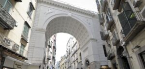 Il ponte di Chiaia torna al suo splendore, inaugurato il monumento al centro di Napoli