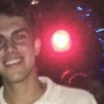 Funerali di Nicola Marra, genitori ed amici si stringono per l'ultimo saluto al giovane