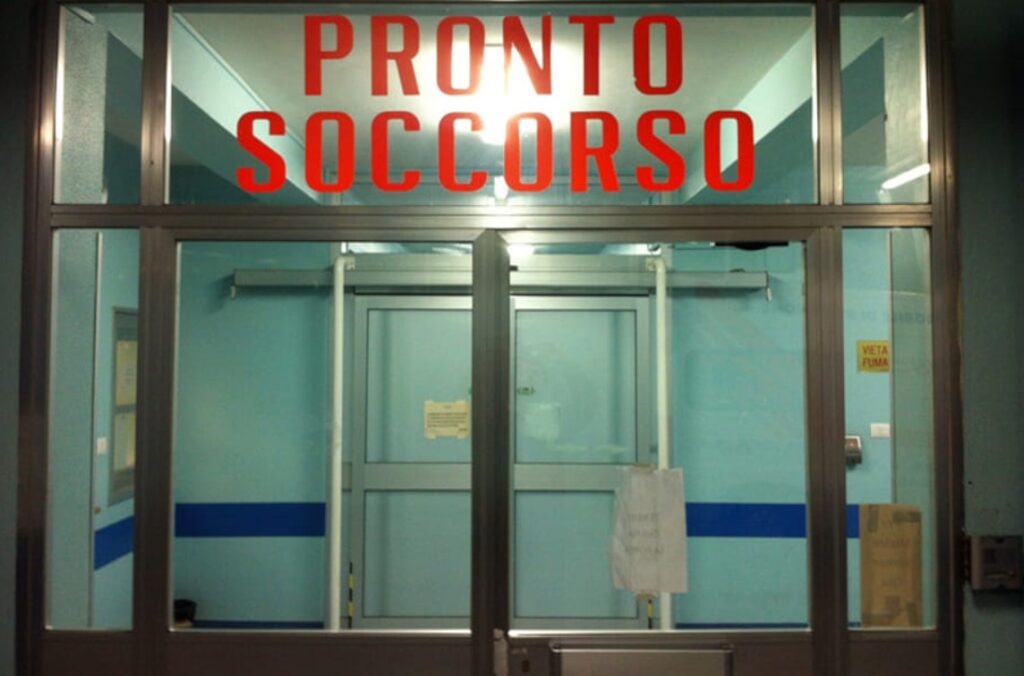 Dramma nel Casertano, bimbo cade mentre stava in giardino: trasferito al Santobono di Napoli