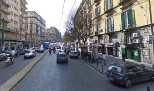 Rapina in una gioielleria di corso Secondigliano, portati via orologi e gioielli