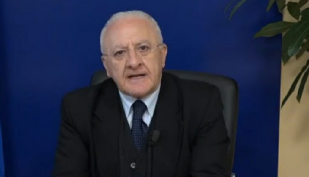Vincenzo De Luca parla del picco in diretta: "Pronti per arrivo tsunami primi giorni di aprile"