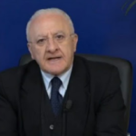 Vincenzo De Luca parla del picco in diretta: "Pronti per arrivo tsunami primi giorni di aprile"