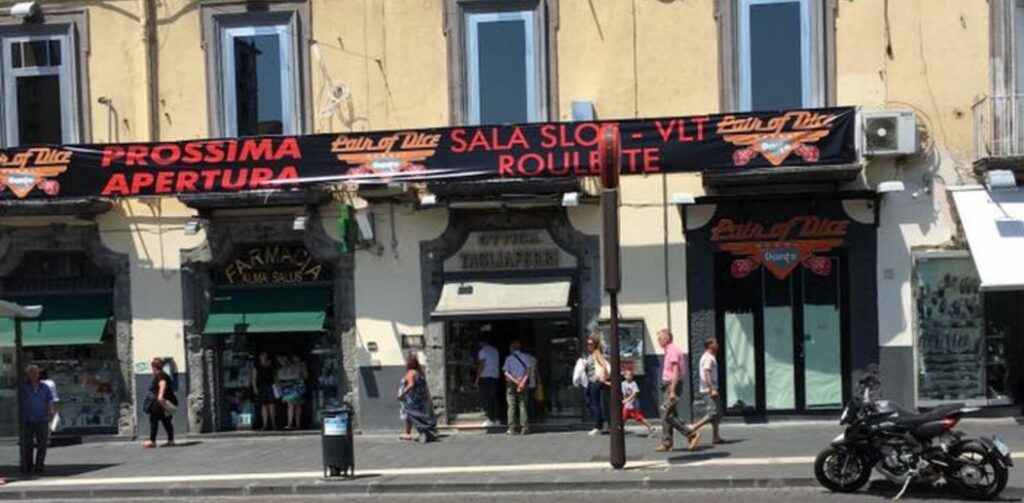 Napoli, Piazza Dante: il Comune smentisce l'apertura di una sala roulette