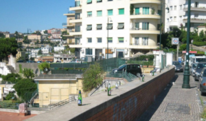 Da Napoli lungo applauso per medici e infermieri dalle finestre: "Grazie, ce la faremo"