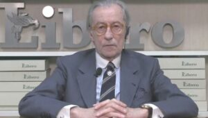 Feltri torna a sparare a zero, la frase sugli anziani crea polemica: "E' detestata e le si augura di crepare"