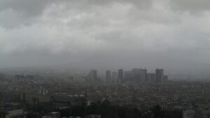 Bomba d'acqua si abbatte su Napoli: disagi in città