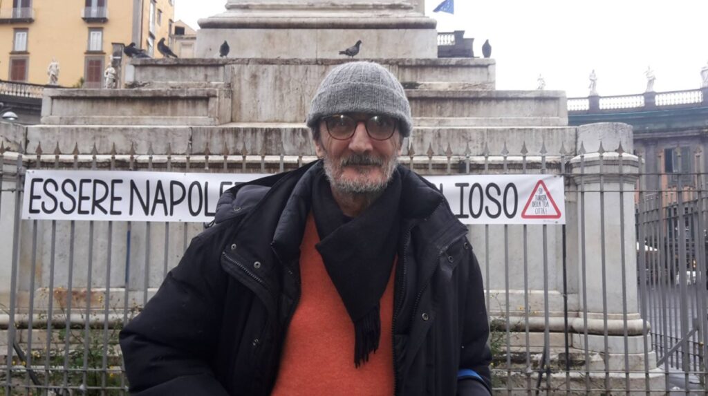 Tagliano la pensione a un anziano signore, Napoli si mobilita per aiutarlo: catena di solidarietà