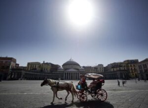 Meteo Napoli, avviso Protezione Civile per il caldo: ecco fino a quando durerà