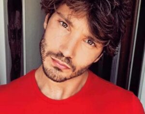Stefano De Martino ha un nuovo amore, vacanze con Gilda Ambrosio