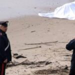 Choc nel Salernitano, scolaresca trova il cadavere di una donna sulla spiaggia