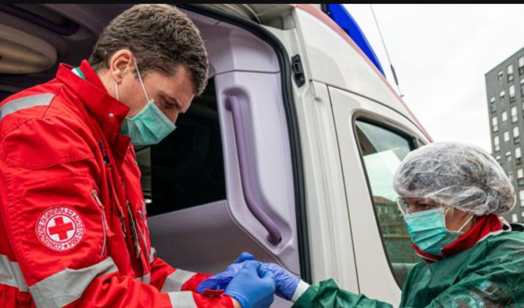 Emergenza Coronavirus, la denuncia: "Soccorritori trattati come untori"