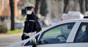 Sant'Anastasia, 4 amici assieme in auto, fermati e sanzionati: obbligo di isolamento