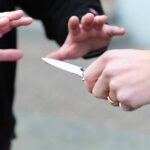 Rapine seriali nell'aversano, si avvicinano con un coltello e portano via tutto