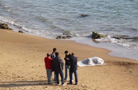 Tragedia sul litorale di Pozzuoli, signore si tuffa in acqua e muore