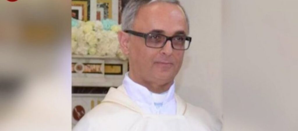Prete accusato di pedofilia, ci sono fedeli che lo difendono