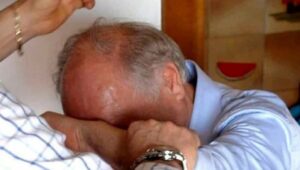 Follia a Napoli, lite in famiglia finisce in violenza: 39enne aggredisce la madre e picchia il padre