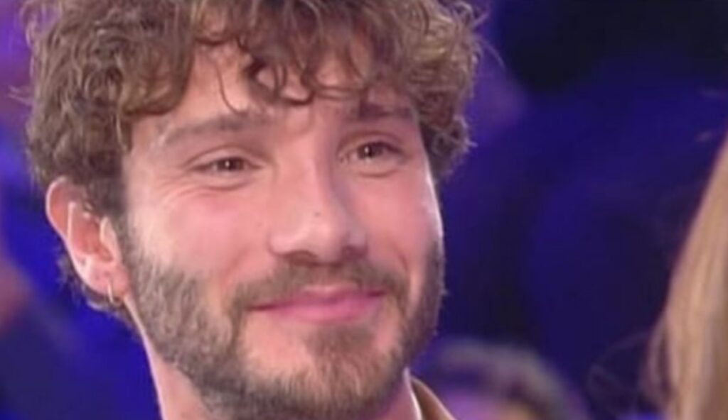 Stefano De Martino innamorato all'Isola dei Famosi: la fidanzata esiste