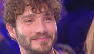 Stefano De Martino innamorato all'Isola dei Famosi: la fidanzata esiste