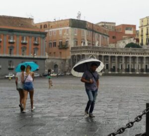 Meteo Napoli, con il ciclone Poppea piogge e temperature in calo