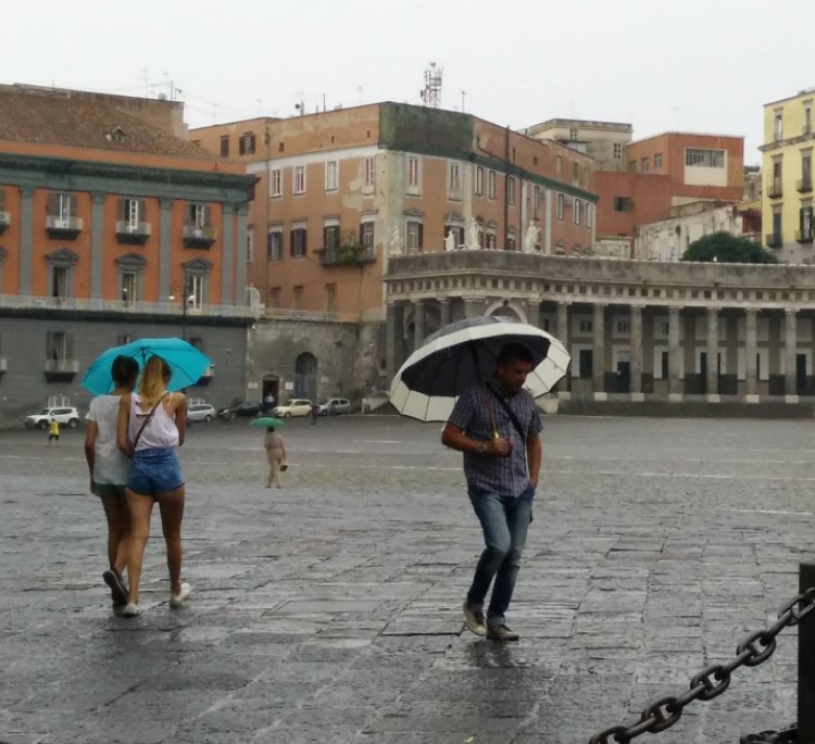 Meteo Napoli, con il ciclone Poppea piogge e temperature in calo