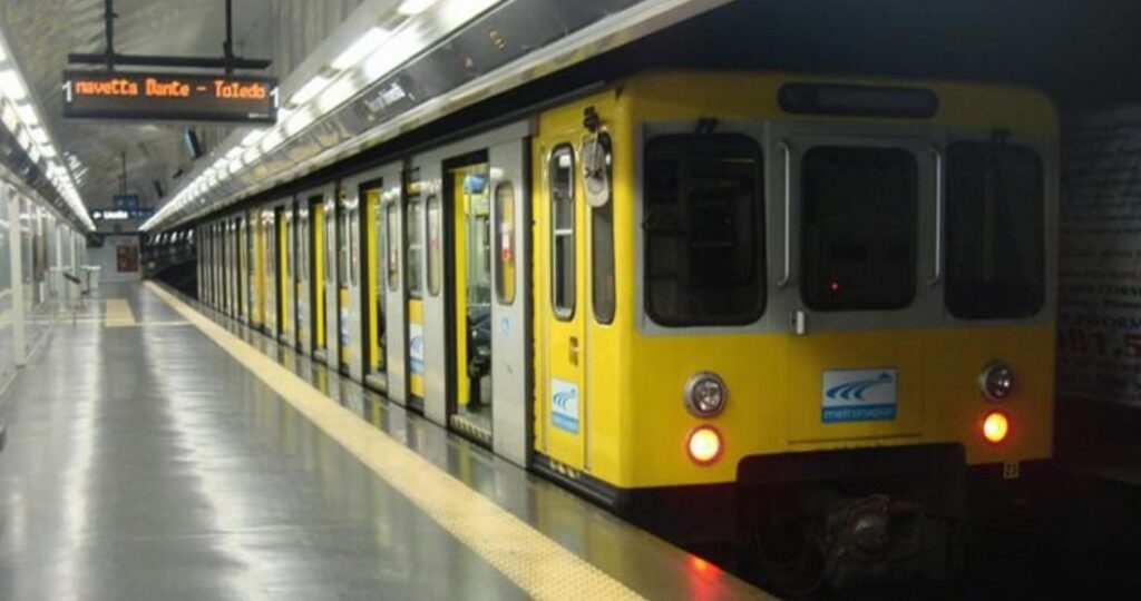 Napoli, l'ANM ripristina gli orari normali: corse della metro, dei bus e delle funicolari