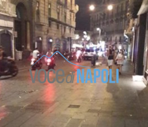 Paranza motorini in via Toledo