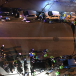 Coronavirus, ressa di riders davanti al noto pub del Vomero, la foto è virale