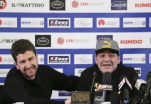 Alessandro Siani incontra Diego Maradona, quello che dice manda in delirio i fan