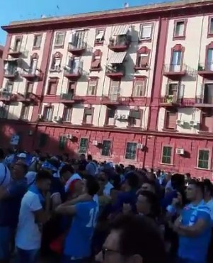 Napoli-Nizza, delirio fuori allo stadio San Paolo: migliaia di tifosi sono già lì