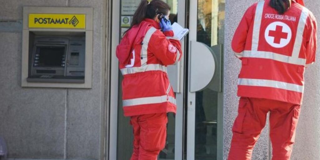 Dramma in un ufficio postale, dipendente di 36 anni si sente male e muore