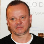 Gigi D'Alessio fuori dal capodanno Mediaset, brutte notizie per il cantante