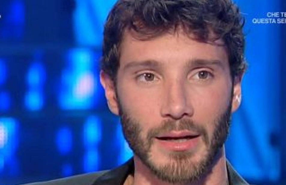 Stefano De Martino spiazza tutti: "La soluzione è ignorare. Le cose vanno tenute tra le mura di casa"