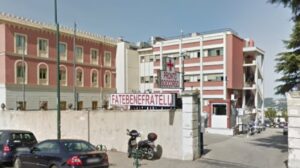 Lite tra sorelle finisce nel sangue a Posillipo, donna ferita con coltello da cucina
