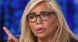 Interrogazione parlamentare su Mara Venier: "Presunti abusi della conduttrice"