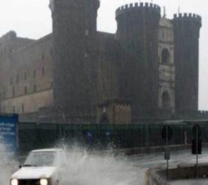 Meteo Napoli, aria più fresca e arrivano i temporali Meteo Napoli, aria più fresca e arrivano i temporali