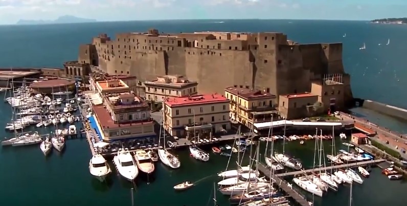 Nuovo video di Ritals celebra Napoli, somiglia a Marsiglia? Ecco la verità