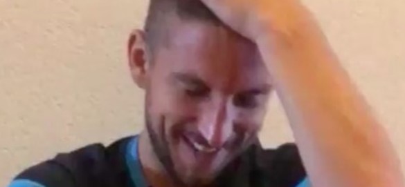 Dries Mertens star dei social, il simpatico siparietto in albergo prima del match