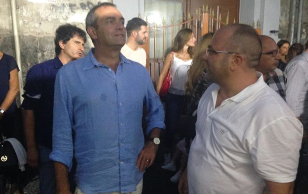 Se a Napoli il sindaco si "diverte" a fare il vice, che fine fa la città?