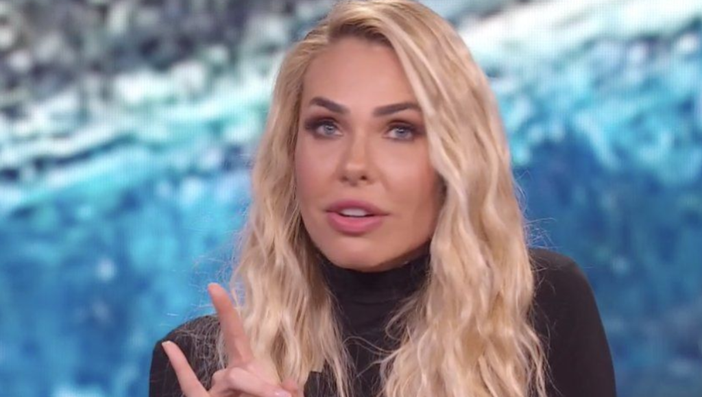 Ilary Blasi va a trovare Totti in ufficio e incontra la segretaria: scenata di gelosia della show girl