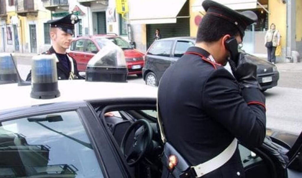 Nuova truffa a Napoli, si fingono carabinieri e derubano due signori