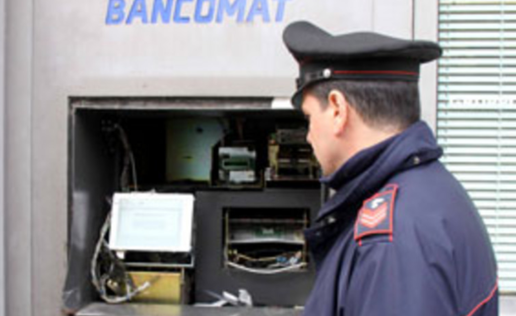 Paura al Vomero, sventata rapina al portavalori di un bancomat