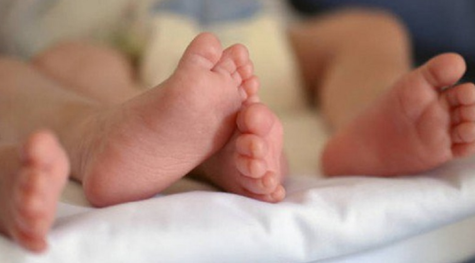 Miracolo della nascita, riesce ad avere 2 gemellini dopo 4 aborti: la storia che ha commosso la Campania