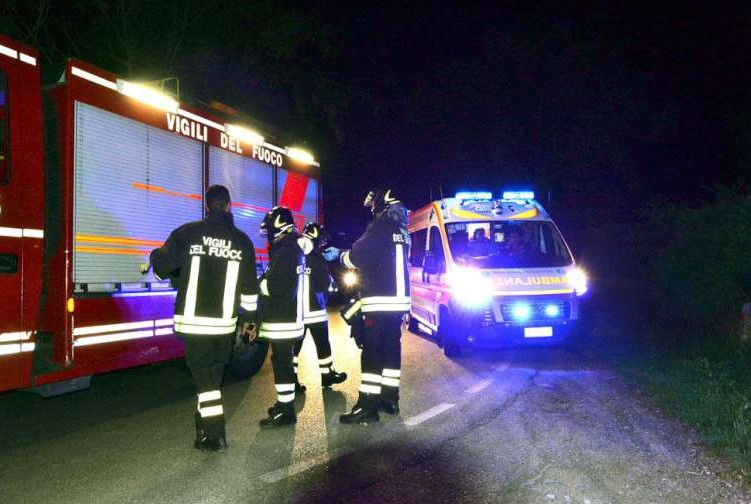 Trovato il cadavere di un ciclista sulla Domitiana, aveva 45 anni